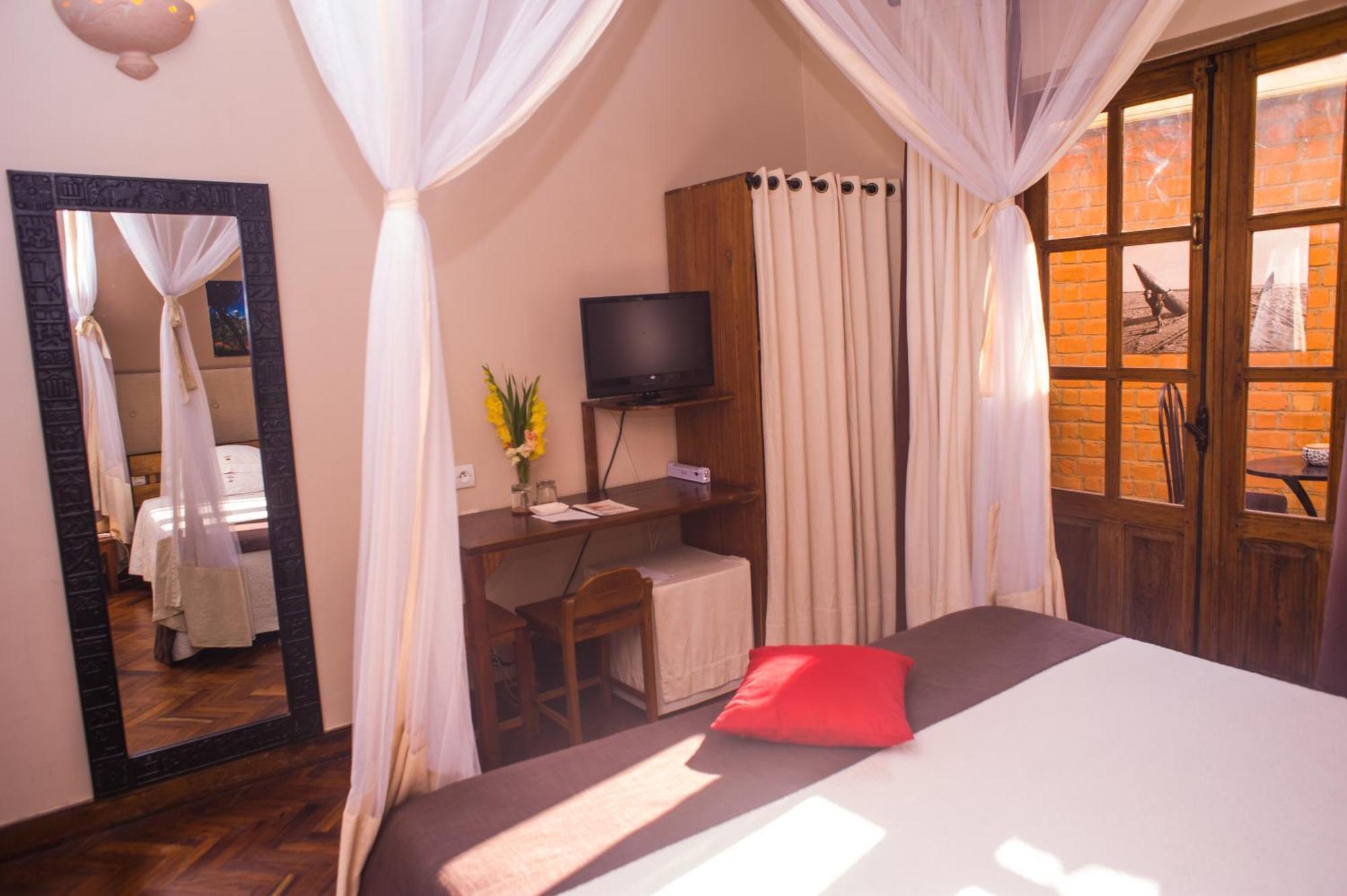 Les 3 Metis Hotel Антананариву Екстериор снимка